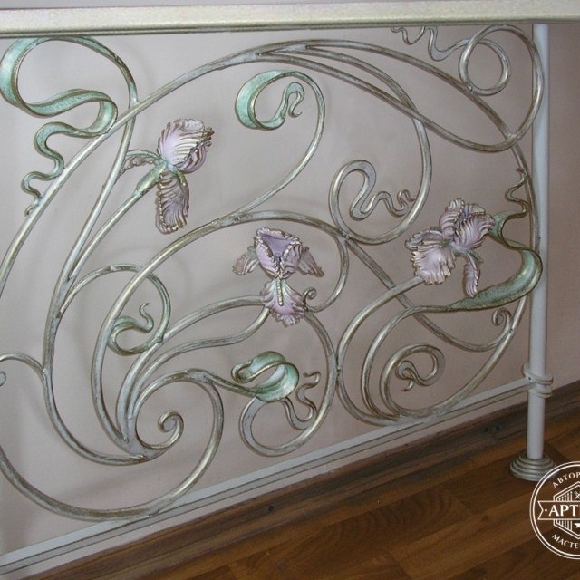 Кованое ограждение с ирисами