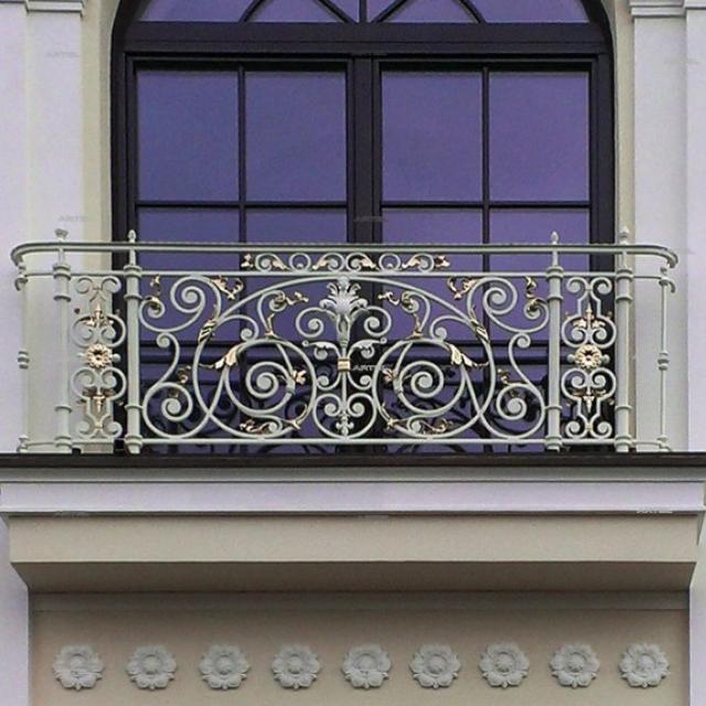 Кованый псевдо балкон