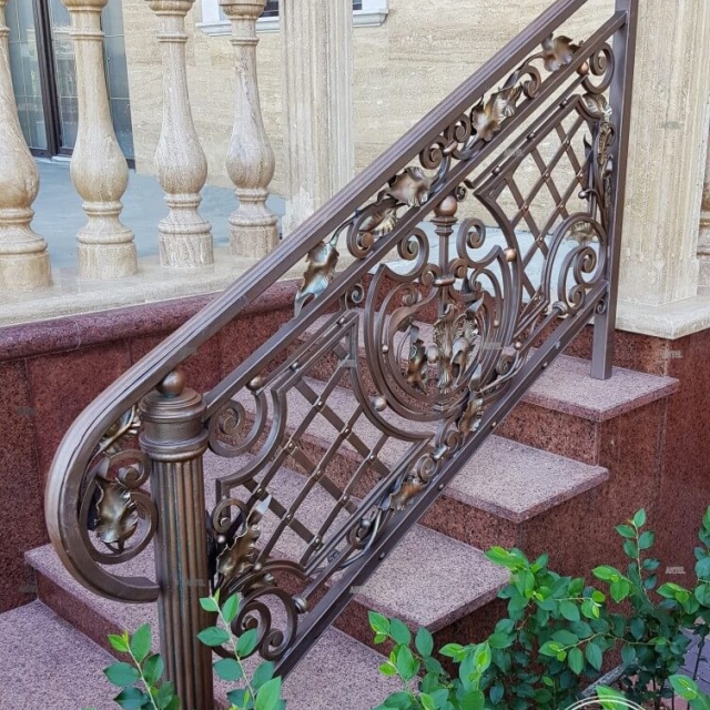 Наружное кованое ограждение