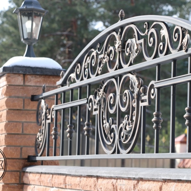 Кованый верх забора