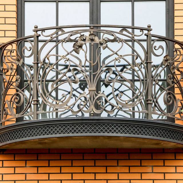 Кованый балкон модерн