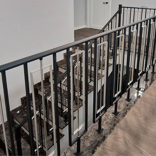 Перила из нержавейки в современном интерьере