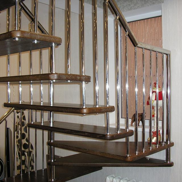 Лестница на больцах