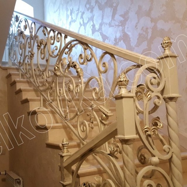 Классическая лестница в доме